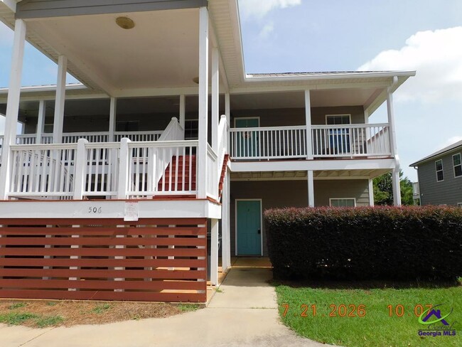Building Photo - 506 Club Villa Court