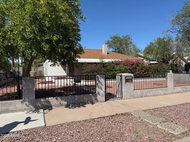 Building Photo - 1402 E Diamond St Rental