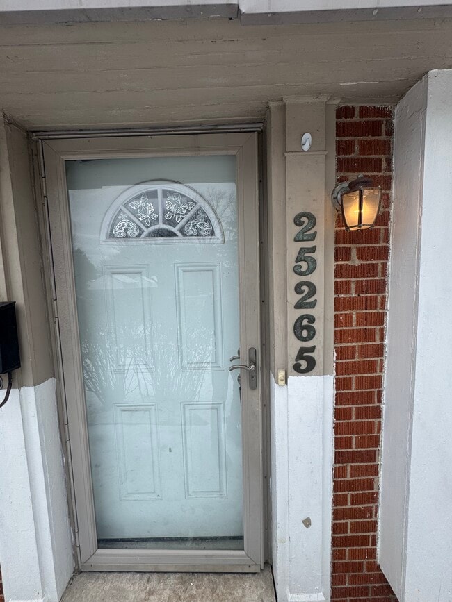 Building Photo - 25265 Coolidge Hwy