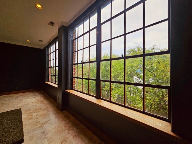 Building Photo - 1000 E M L King Blvd Rental