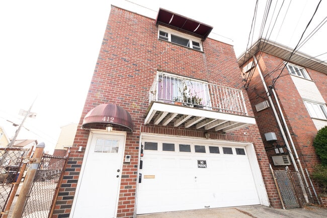 Building Photo - 412 Walker St Unit 1