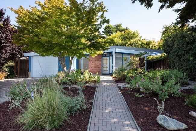 Beautiful home near Monta Loma Park. - Beautiful home near Monta Loma Park.