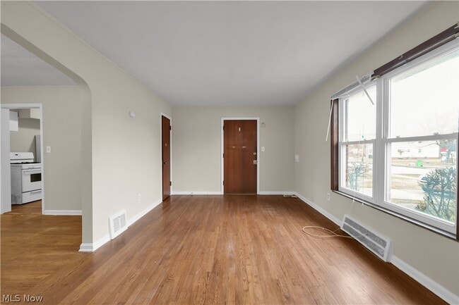 Photo - 478 E 222nd St Unit 1/DN