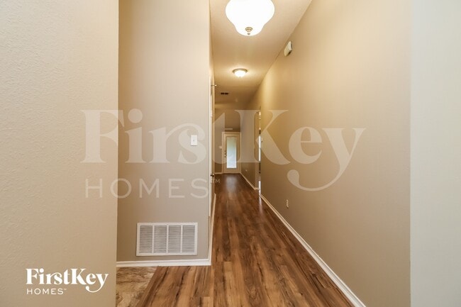 Photo - 729 Ridge Top Dr