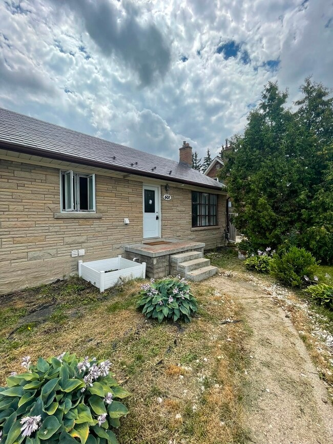 Building Photo - 601 Frederick St