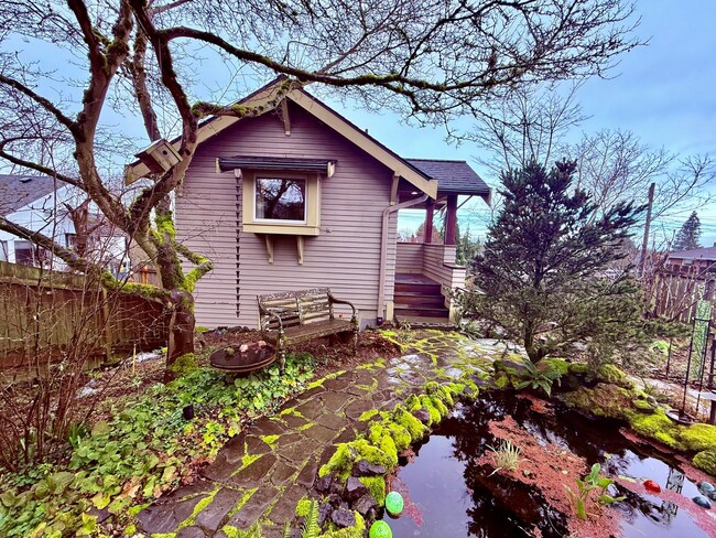 Building Photo - Beacon Hill Guest Cottage