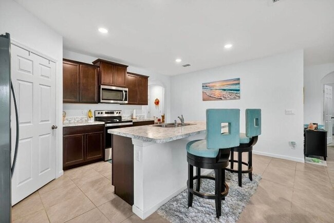 Photo - 543 SW Whitmore Dr