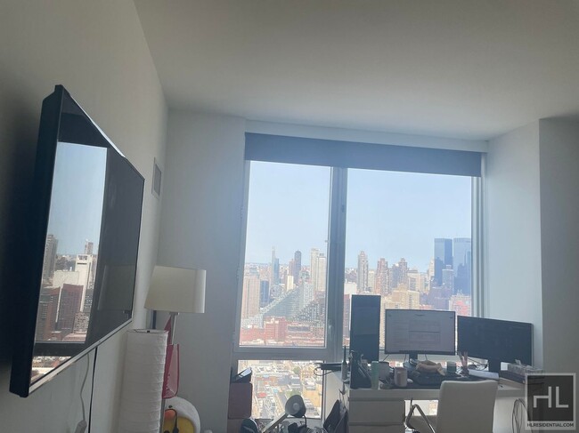 Furnished Luxury 1BR! WD in unit! 54th flo... - Furnished Luxury 1BR! WD in unit! 54th flo... Apartment Unit 54E