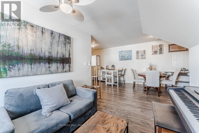 Photo - 42 Toronto St