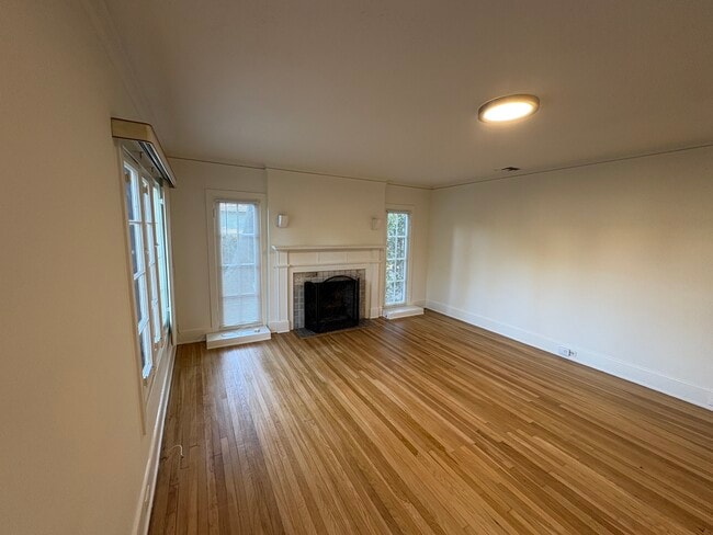 Photo - 894 S Los Robles Ave