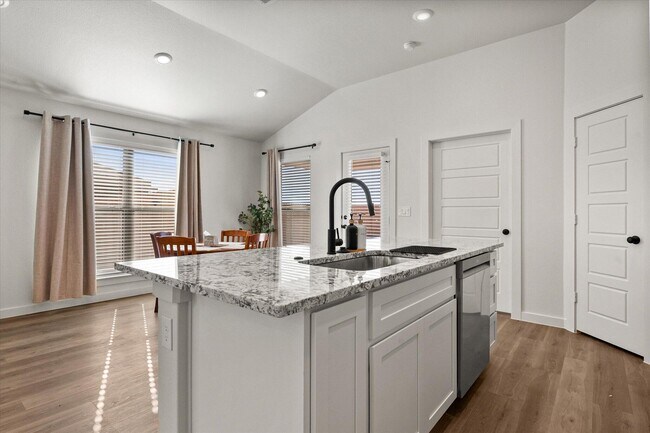 Photo - 2156 Langford Ave