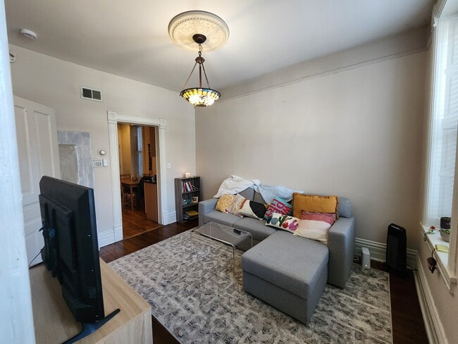 Photo - 1623 N Hermitage Ave Unidad BF