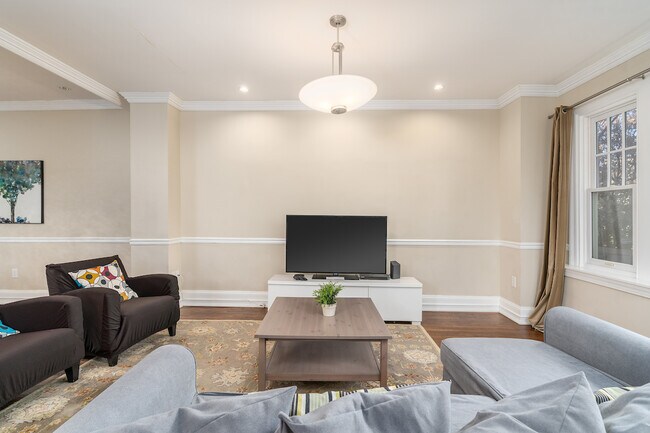 Photo - 2650 Woodley Pl NW