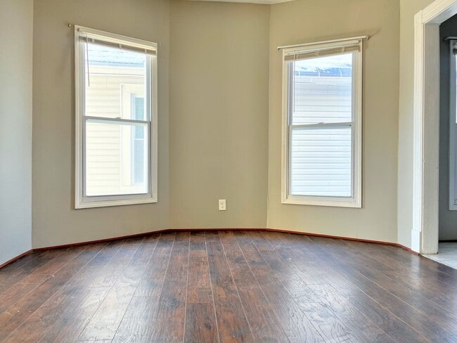 Photo - 116 Hawley St Unit Upper