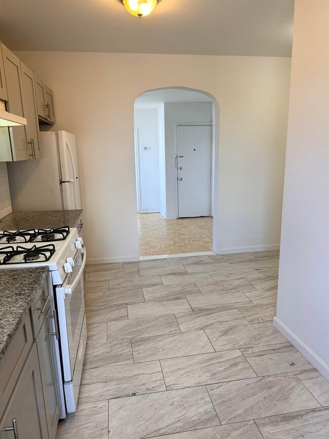289 Bergen Ave Unit 2