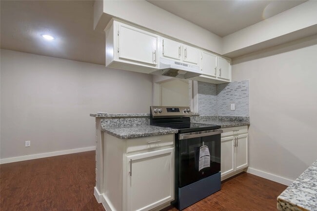 Building Photo - 11927 Beechnut St Rental