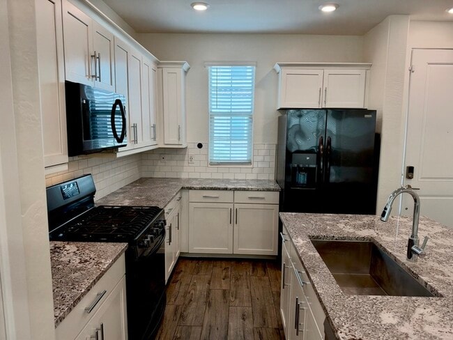 Beautiful 4BR Home in McQueen Landing