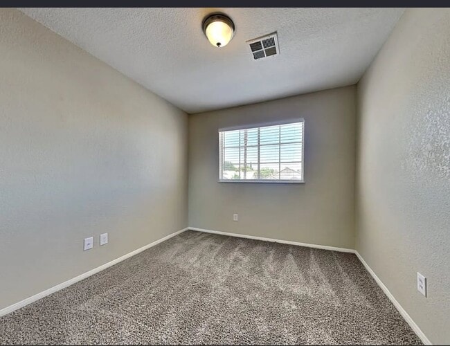 Photo - 5709 Heatherwood St