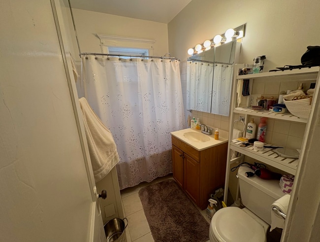 Photo - 3615 N Pine Grove Ave Unit 2W