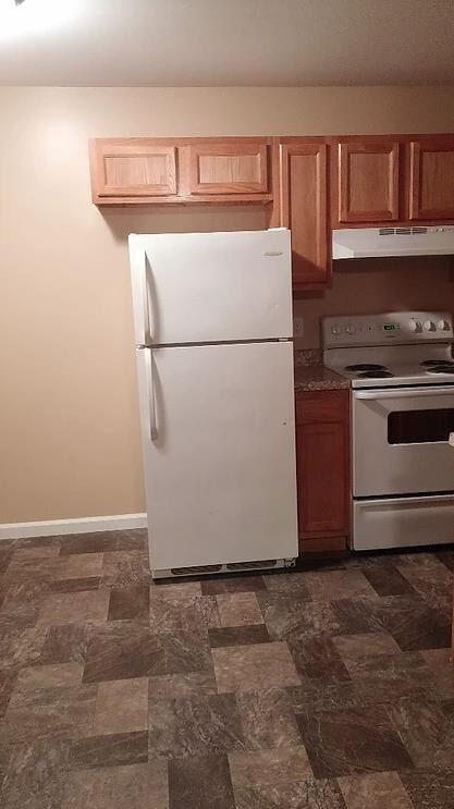 three bedroom kitchen - Ten Oaks