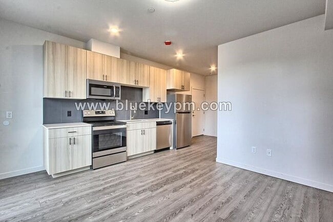 Building Photo - Studio Unit in Overlook Lofts Apartments o...