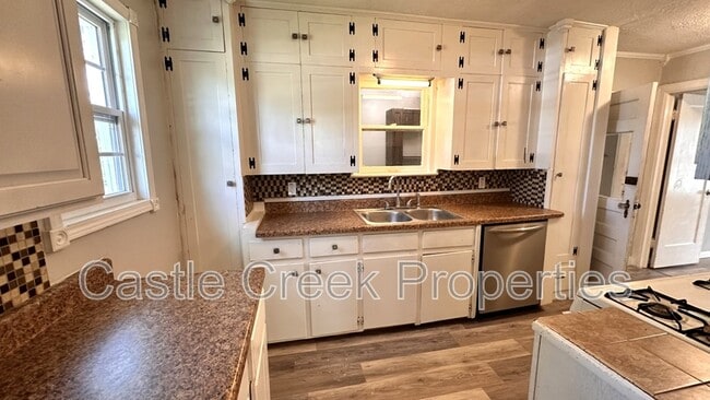 Photo - 714 W Hurd St