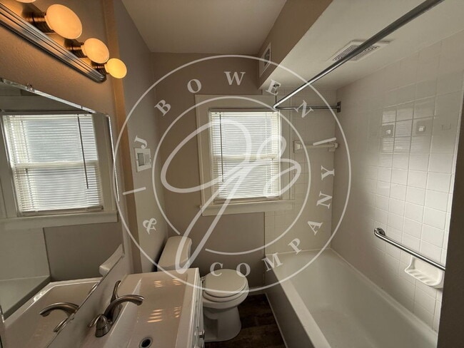 Photo - 2037 Berdan Ave