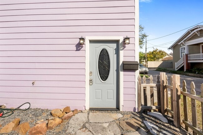 Photo - 3218 Ave Q 1/2