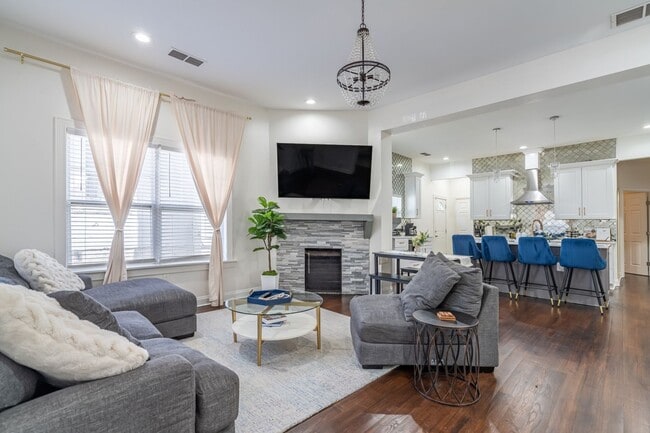 Photo - 1530 Rogers Ave SW