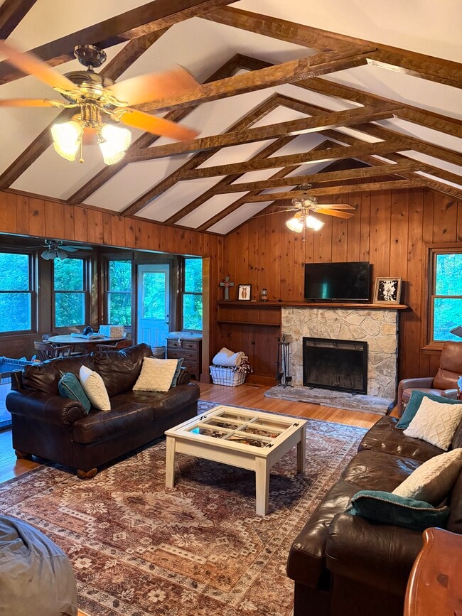 Photo - 1406 Pond Rd