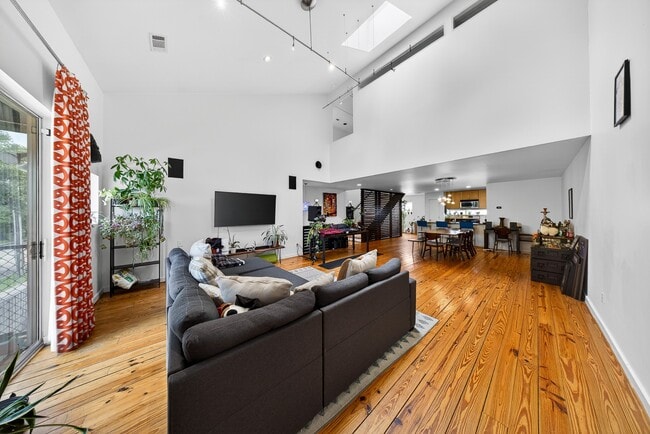Photo - 2809 Crawford St