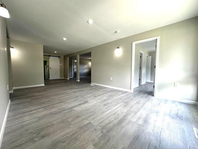 Photo - 607 New River Dr