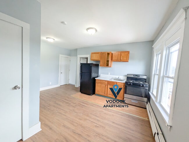 1123 Main St