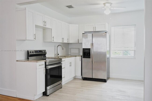 Photo - 3770 SW 27th St Unit 3772