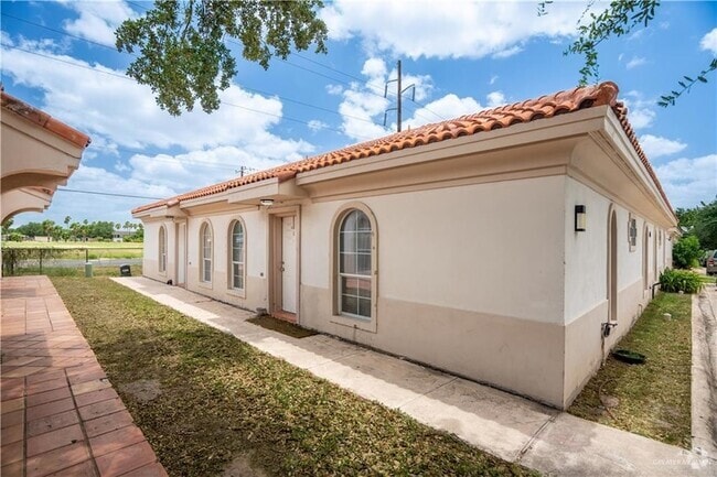 Building Photo - 604 Buena Vista Dr Unit F Rental