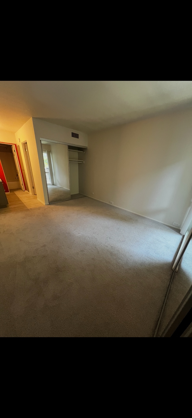 Photo - 3650 Barham Blvd Unidad Apt T308