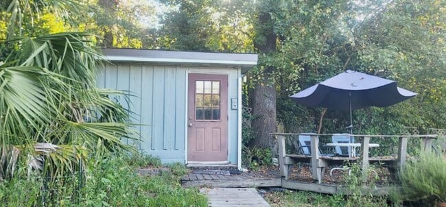 Building Photo - MIDTOWN Furnished Cottage W/ Utilities, Wi... Rental