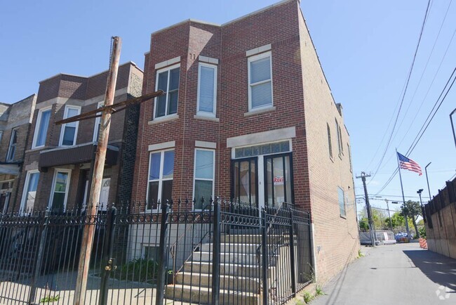 Building Photo - 2053 W Fullerton Ave Unit A04C Rental