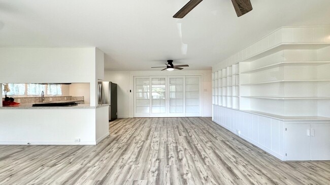 Photo - 2340 University Ave Unit Front