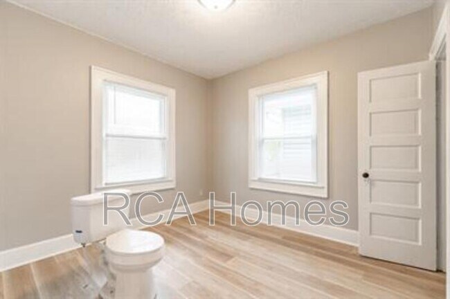 Photo - 1113 N Oxford St