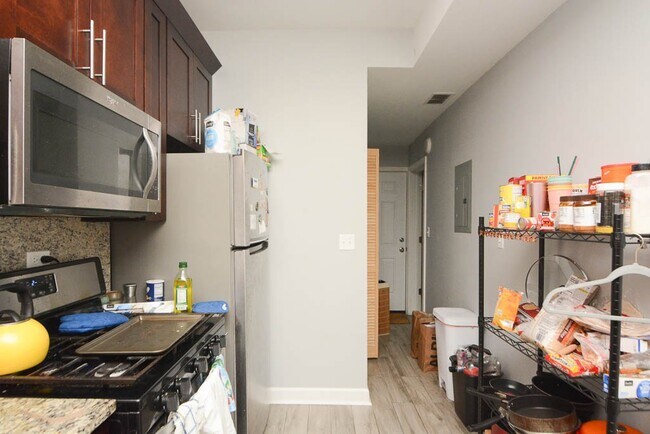 Photo - 3755 W Diversey Ave Unidad J06P