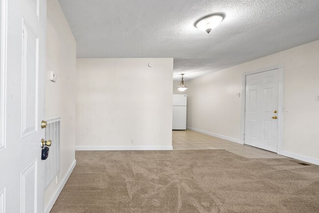 Photo - 3 Bedroom Pet Friendly Home For Rent Close To Post!