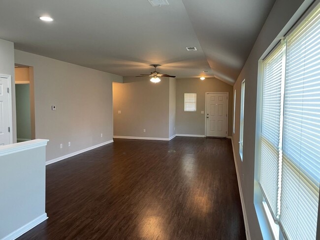 Photo - 3 bed, 2 bath Open Floor Plan
