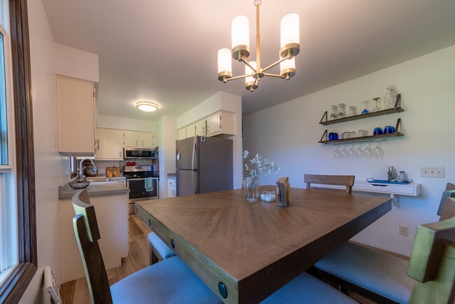 Photo - 5310 Trafalger Pl