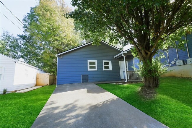 Photo - 1056 Grant Way SE