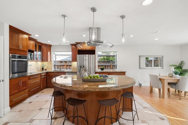 Photo - 1106 Viscaino Ave