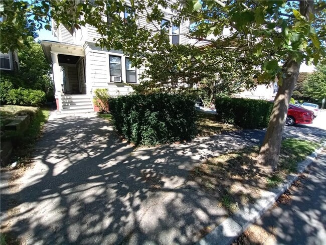 362 Lloyd Ave Unit 2