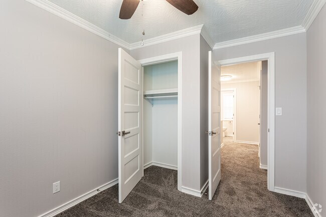 3BR, 1.5BA - 1900 SF - Forest Park Townhomes