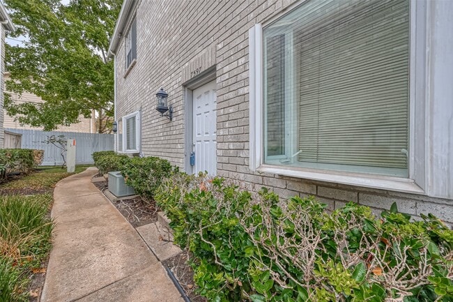 Photo - 7597 Cambridge St