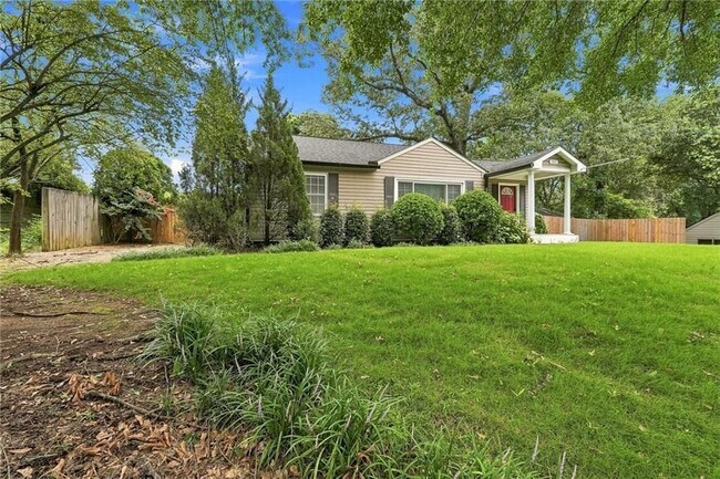 Photo - 1911 Woodland Hills Ave NW